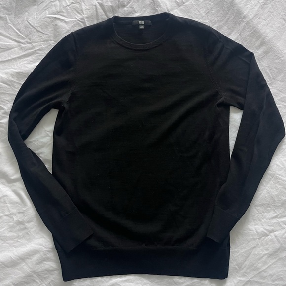 Size M | Uniqlo Black Sweater | Lightweight Wool | EUC - Picture 1 of 4